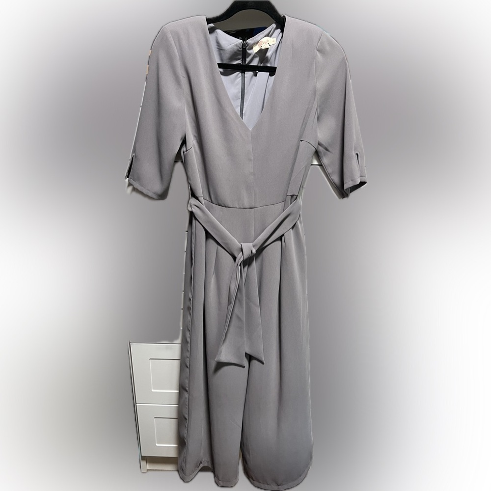 Elegant Gray V-Neck Aryeh jumpsuit (D1) - Picture 4 of 10